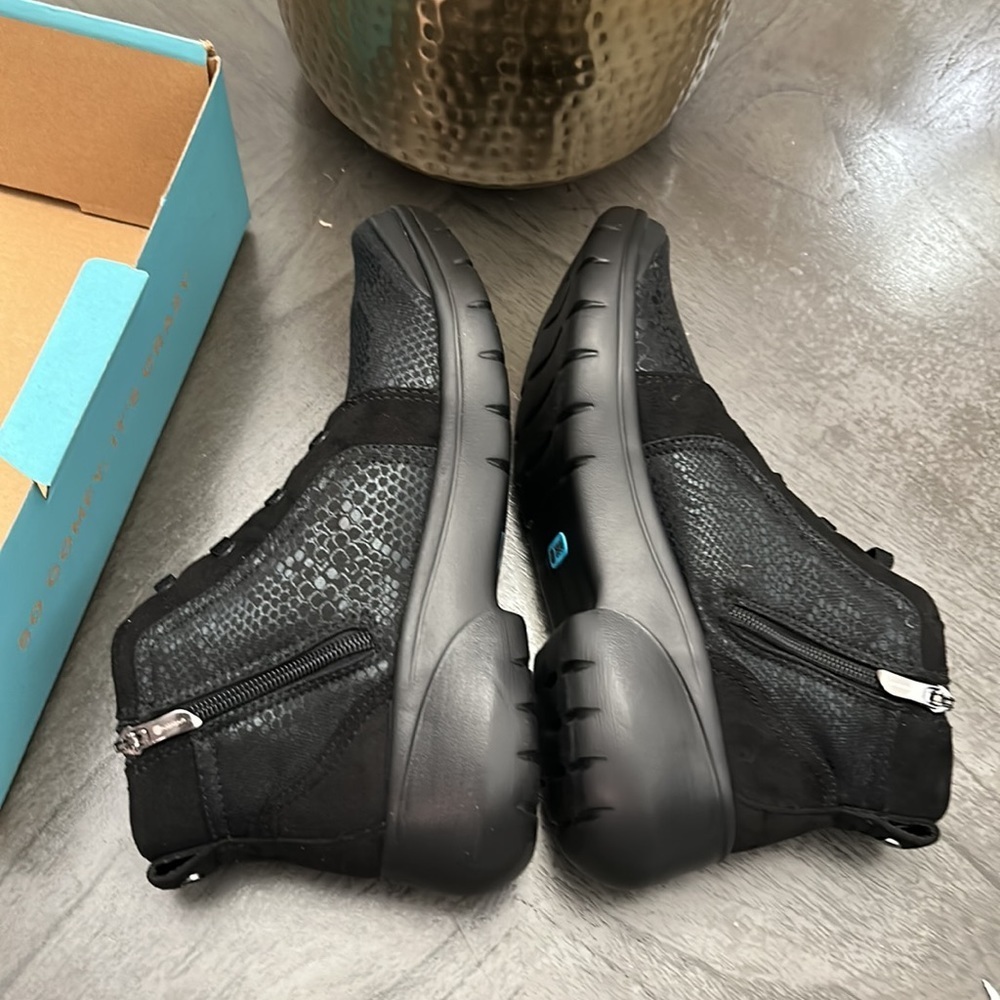 Bzees Kick Back Women's Machine Washable Boots - Picture 10 of 13